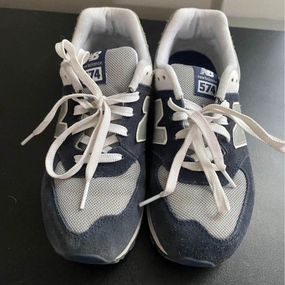 New Balance 574 Boys Size 5 (Women's 7.5)